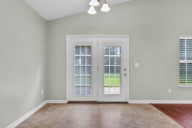 Building Photo - Charming 3-Bedroom, 2-Bath Home available ...