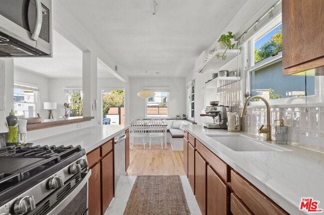 Building Photo - 668 Marr St