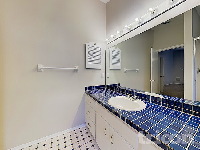 Building Photo - 3910 Creek Woods Dr