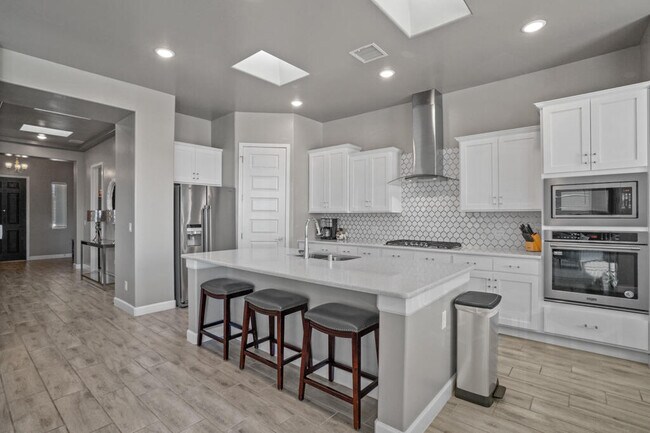 Building Photo - 13432 Emerald Rose Ct