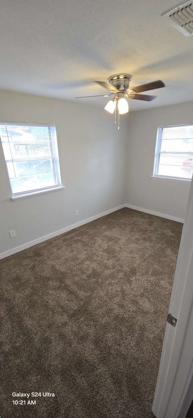 Building Photo - 108 W Garden Dr