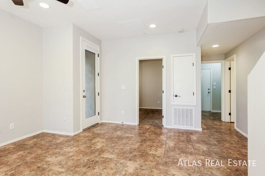 Building Photo - 2873 Claire Dr