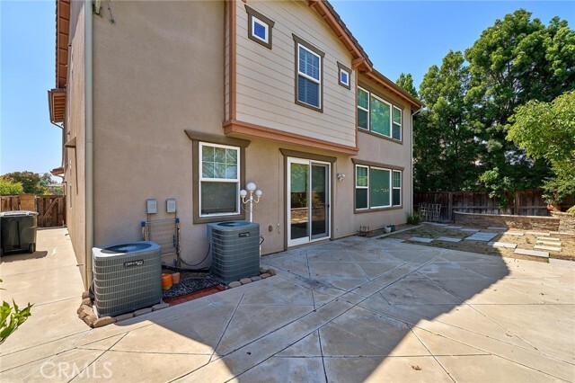 Building Photo - 524 S Petunia St