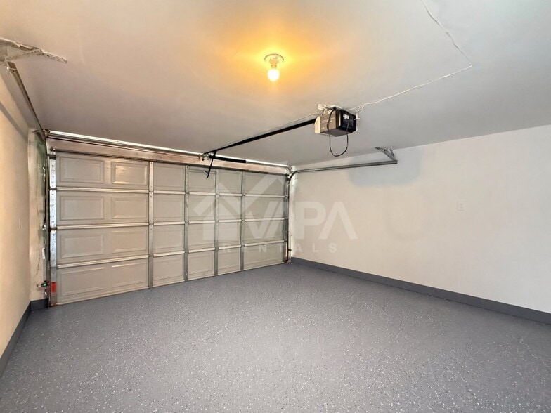 Building Photo - 2706 Lake Briar