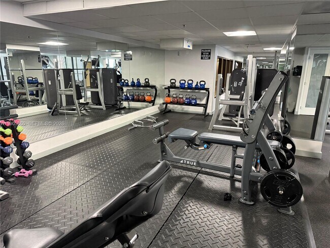 Building Photo - 540 Brickell Key Dr