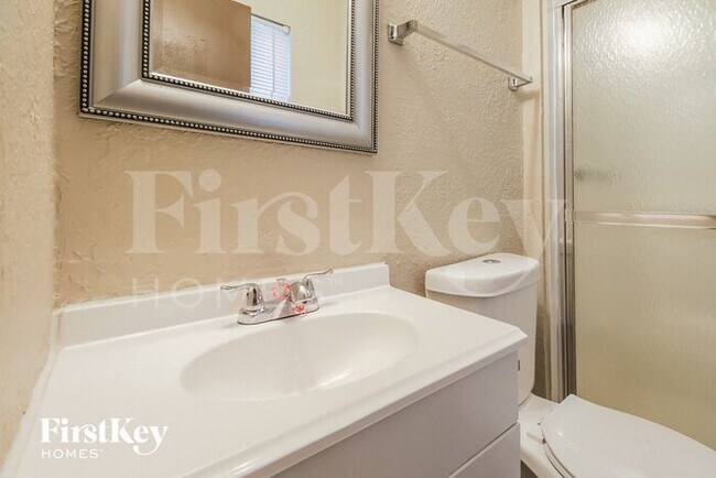 Building Photo - 4501 NW Amesbury Pl