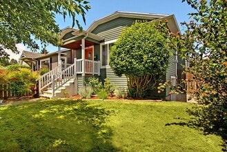 Building Photo - Charming 3 Bedroom/2 Bath Craftsman Home for Lease in Phinney/Greenlake