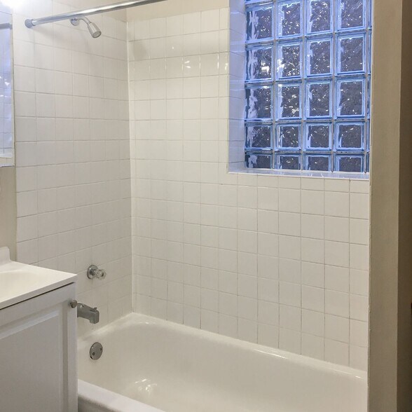 Building Photo - 2856 N Orchard St