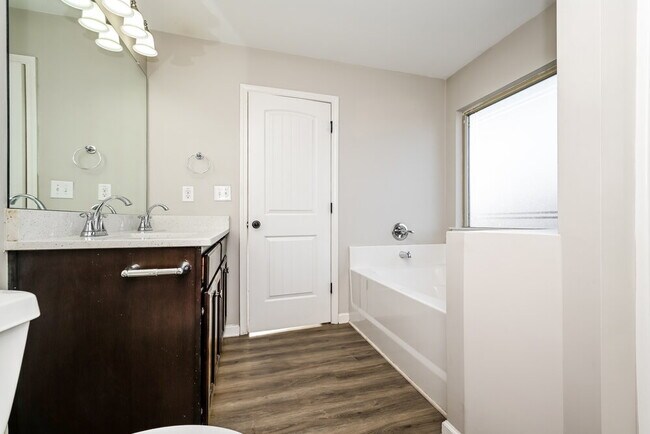 Building Photo - 706 Galveston Way