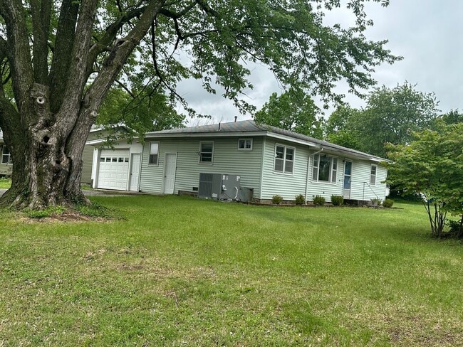 Building Photo - 3 BEDROOM 1 BATH IN JOPLIN-$1200 RENT-$1200 DEPOSIT