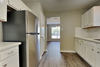 Building Photo - 29122 Waltham St