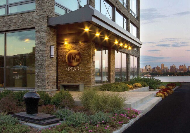 Building Photo - 9 Somerset Ln