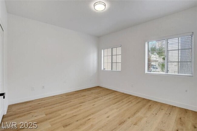 Building Photo - 7400 W Flamingo Rd