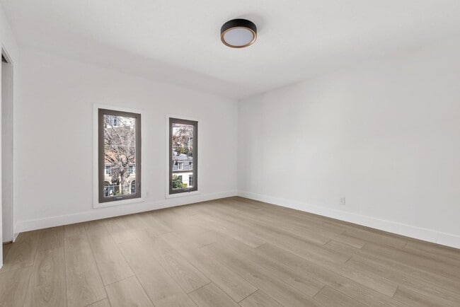 Building Photo - 505 W 7th St