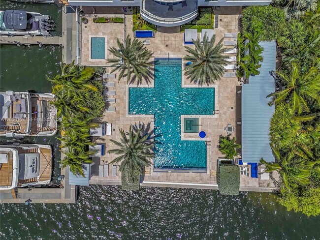 Building Photo - 17301 Biscayne Blvd