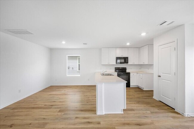 Building Photo - 220 California Bnd