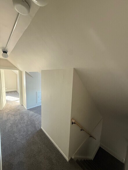 Building Photo - 664 Aurora Ave