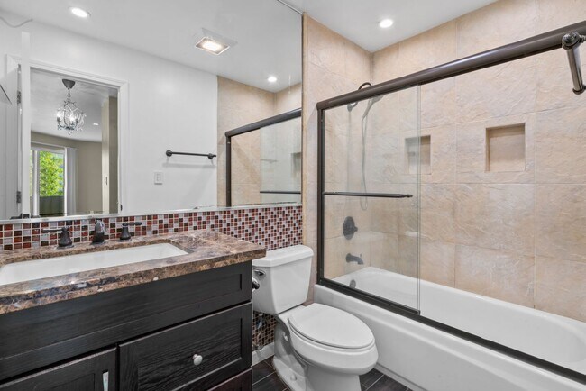 Building Photo - Cutest Condo on the Market!