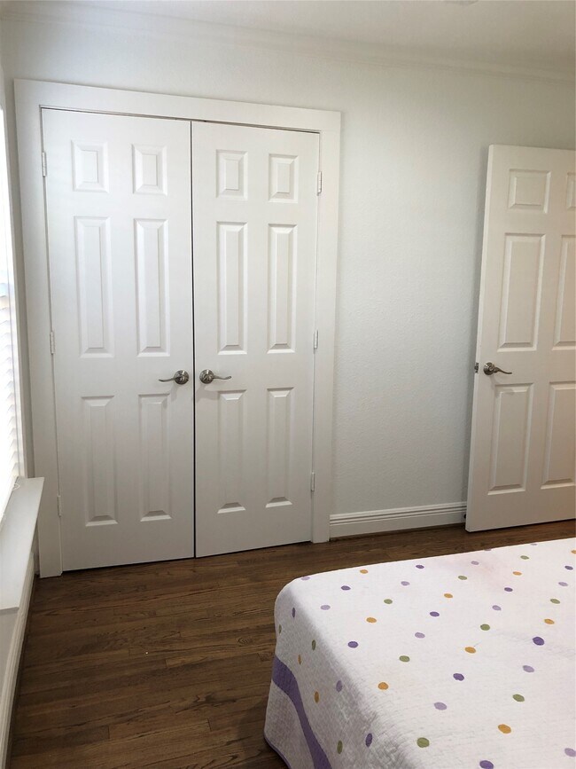 Building Photo - 1346 Chantilly Ln