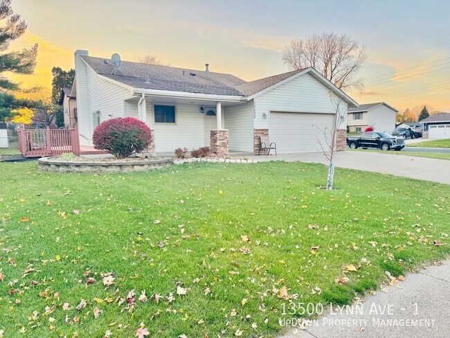 Building Photo - 13500 Lynn Ave