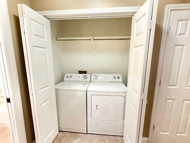 Building Photo - Perfect Student Retreat – Private 1BR Cottage with Washer/Dryer Near UNT