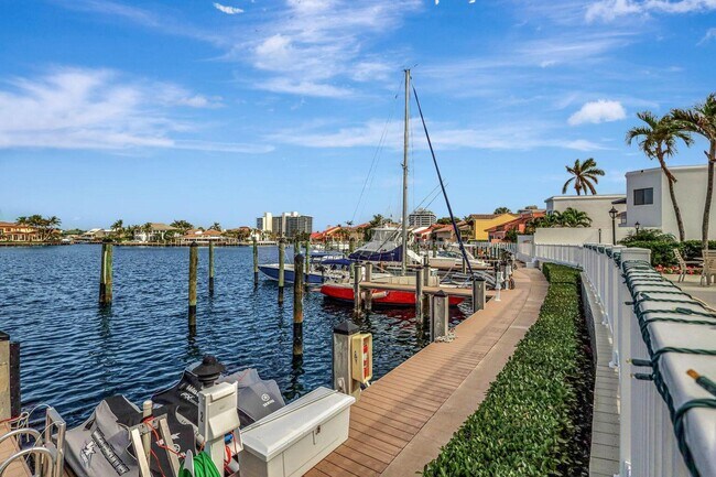 Building Photo - 95 Pelican Pointe Dr