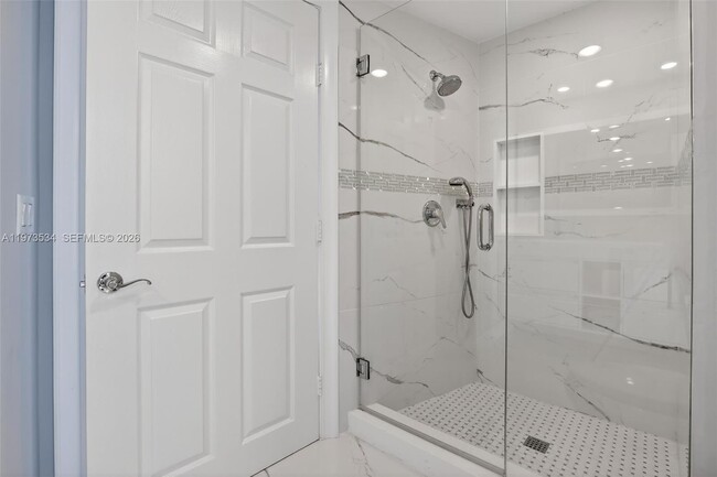 Building Photo - 3370 Hidden Bay Dr