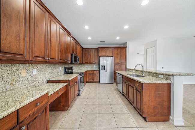 Building Photo - 8845 Sandy Crest Ln