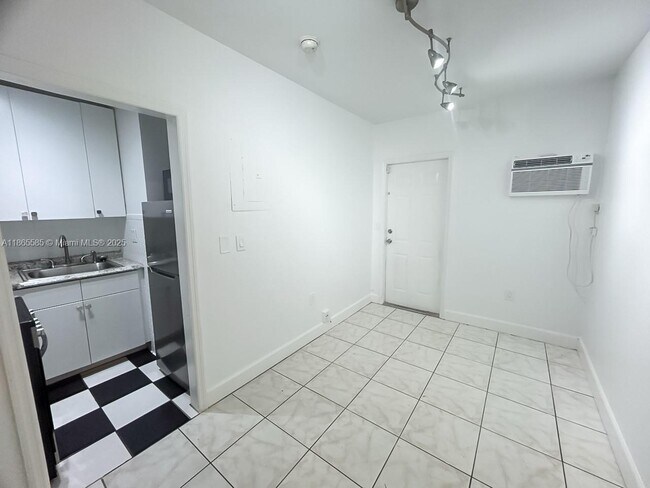 Building Photo - 8200 Harding Ave