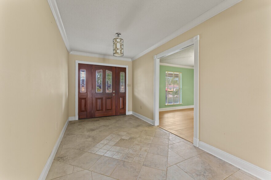 Building Photo - 601 Rue Cannes