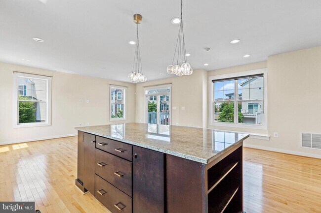 Building Photo - 42394 Pale Iris Terrace