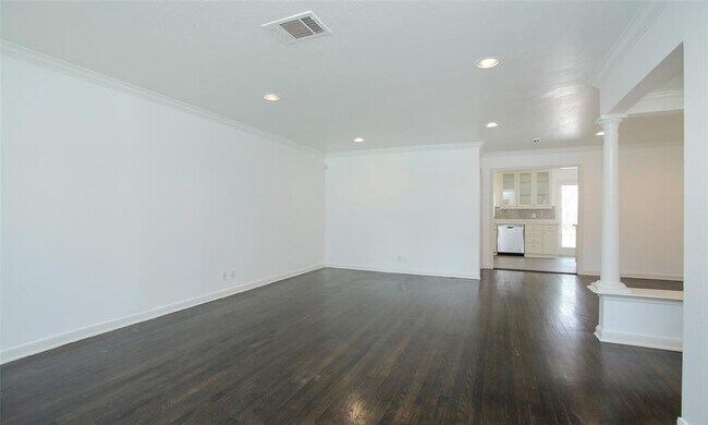 Building Photo - 3310 Suffolk Dr