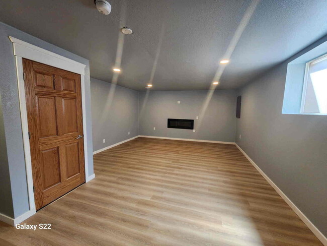Building Photo - 4 Bedroom Greenville