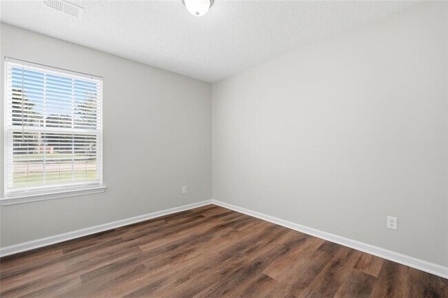 Building Photo - 465 Camella Cir
