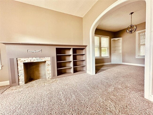 Building Photo - 916 E 37th St