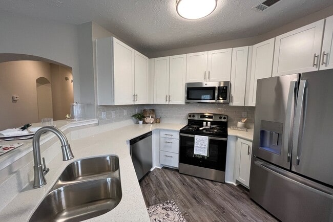 Building Photo - Carlton Park Apartment Homes