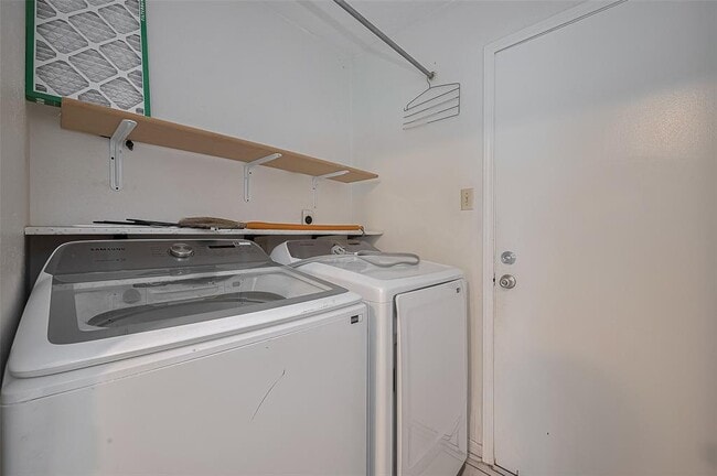 Building Photo - 12111 Pompano Ln