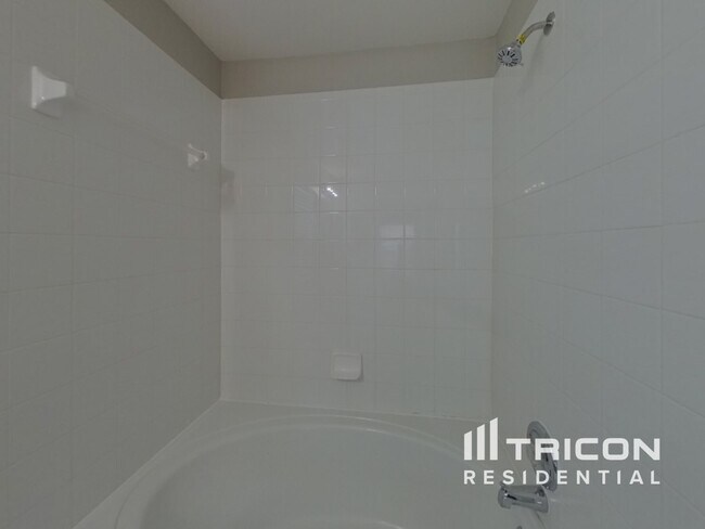 Building Photo - 11749 Lynmoor Dr