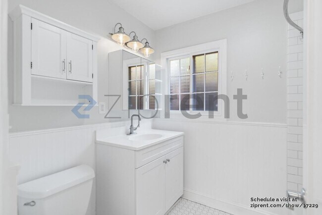 Building Photo - 96 Loyola Ave