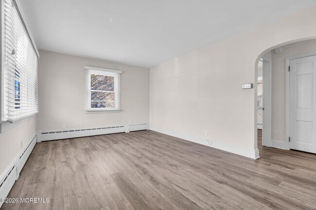 Building Photo - 633 Agnes Ave