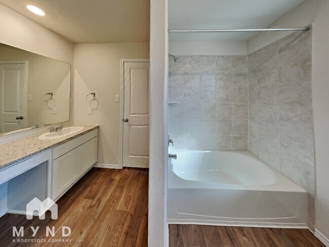 Building Photo - 918 Andean Emerald