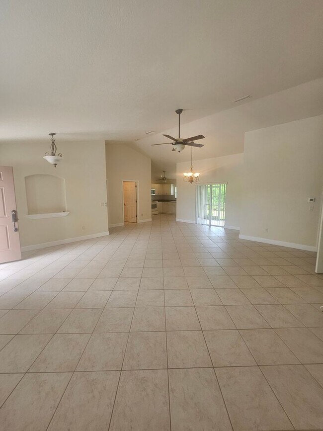 Building Photo - Rotonda Duplex