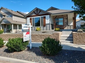 Building Photo - Home Sweet Home! Won't last long!