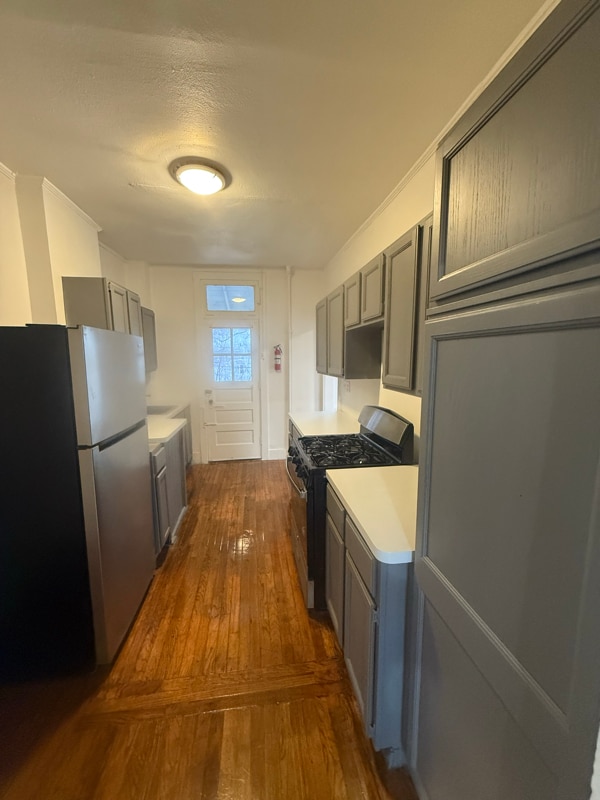 Building Photo - 194 Main St