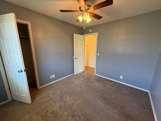 Building Photo - Three Bed 1 Bath Home in Broken Arrow with Shed