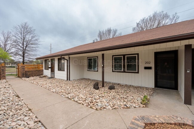 Building Photo - 750 W Dayton Ave