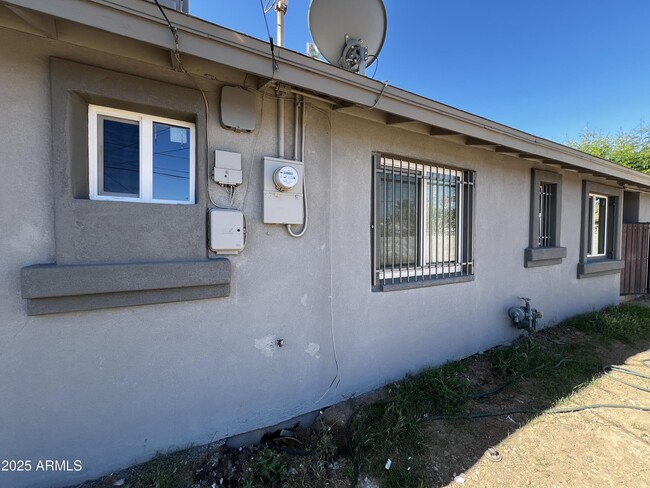 Building Photo - 3336 W Turney Ave
