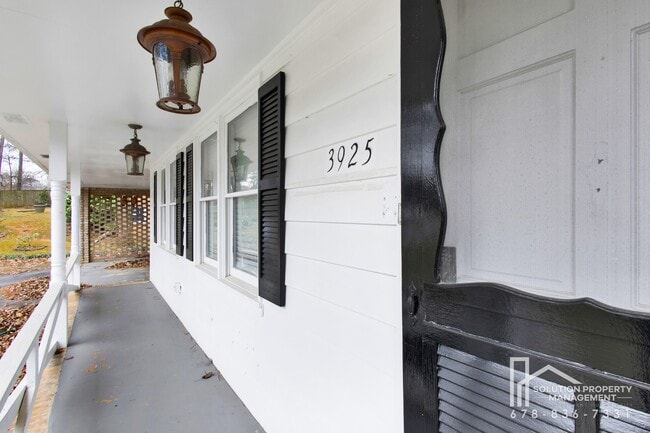 Building Photo - 3925 Chicamauga Dr