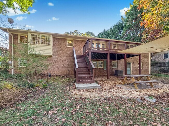 Building Photo - Cozy 4 BR 2 BR House in Piedmont Hills!