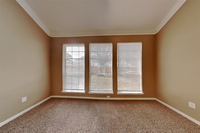 Building Photo - 7415 Broken Ridge Dr